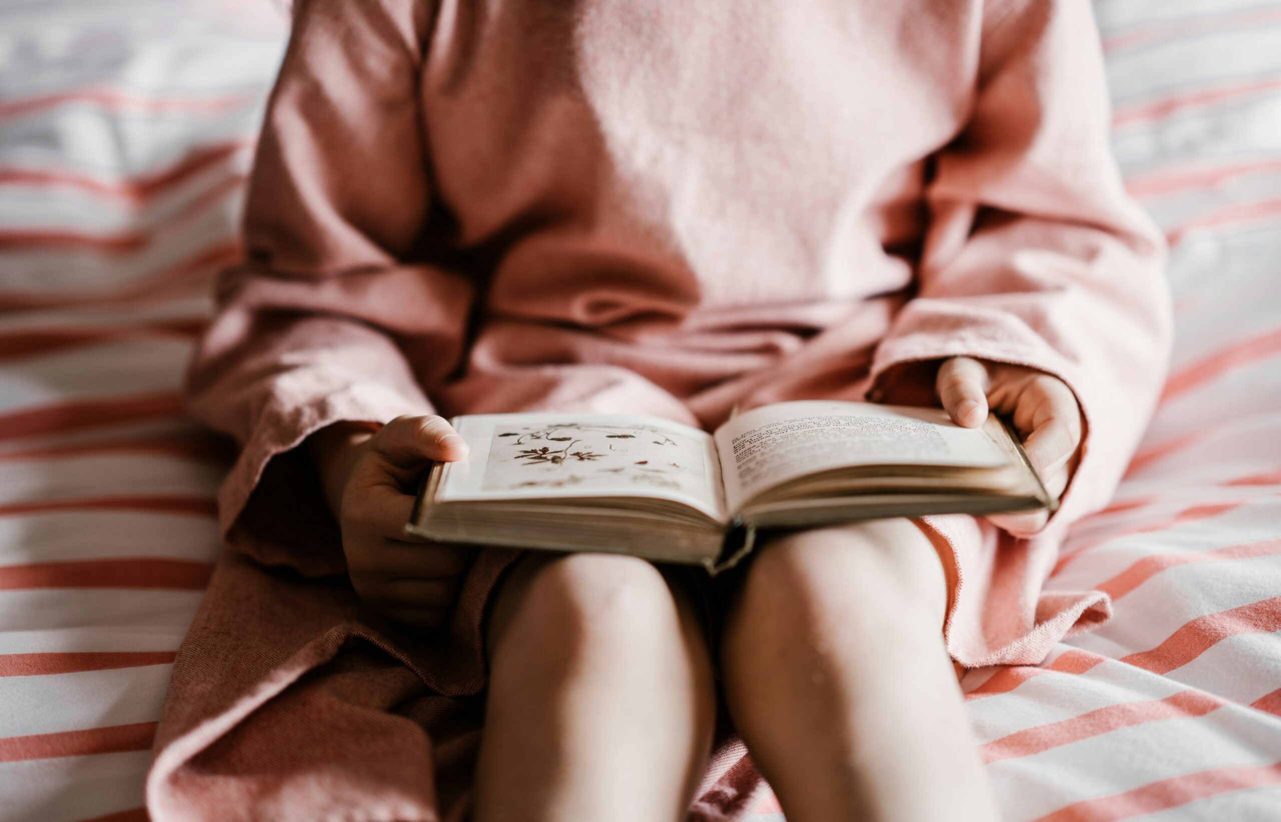 Mädchen liest_vorlesen_lesen